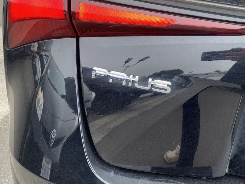 2022 Toyota Prius LEImage 4