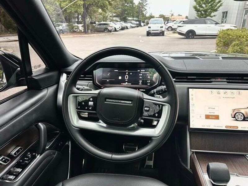 2025 Land Rover Range Rover SE