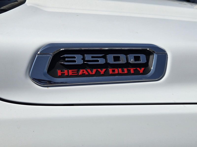 New 2026 RAM 3500 Tradesman Crew Cab Chassis 4x4 60' Ca