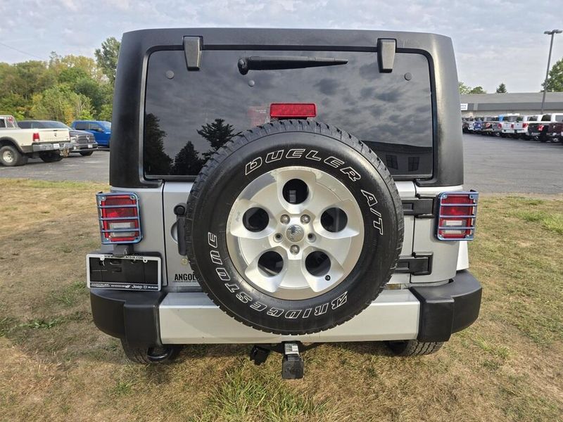 2014 Jeep Wrangler Unlimited Sahara photo 6