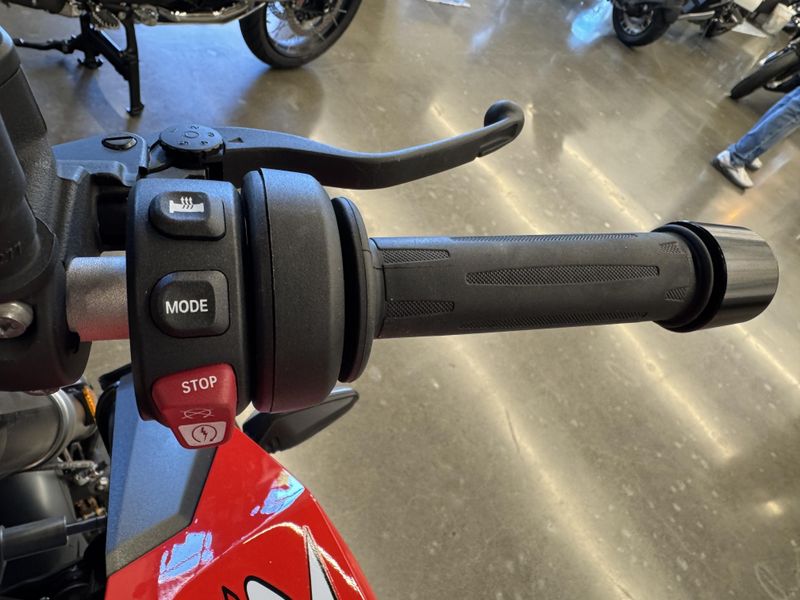 2024 BMW F 900 R - RACING RED 