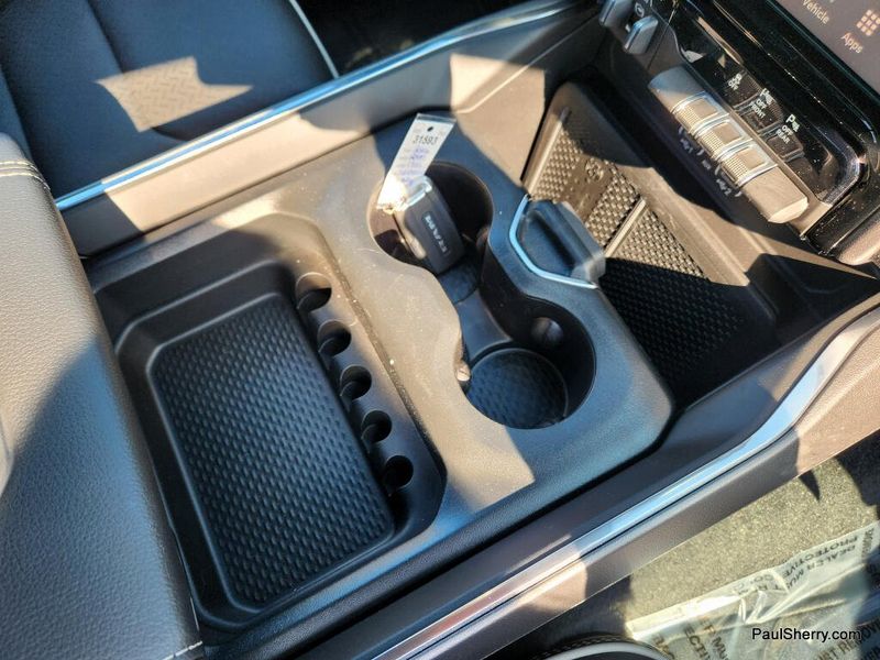 New 2026 RAM 1500 Laramie Crew Cab 4x4 5'7' Box