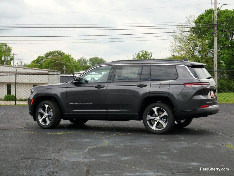 2025 Jeep Grand Cherokee L Limited 4x4Image 10