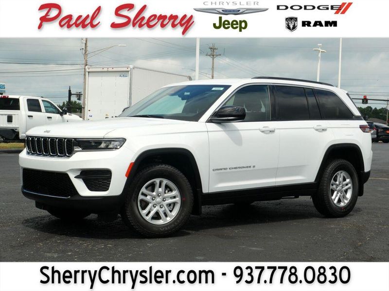 New 2025 Jeep Grand Cherokee Laredo 4x2Image 1