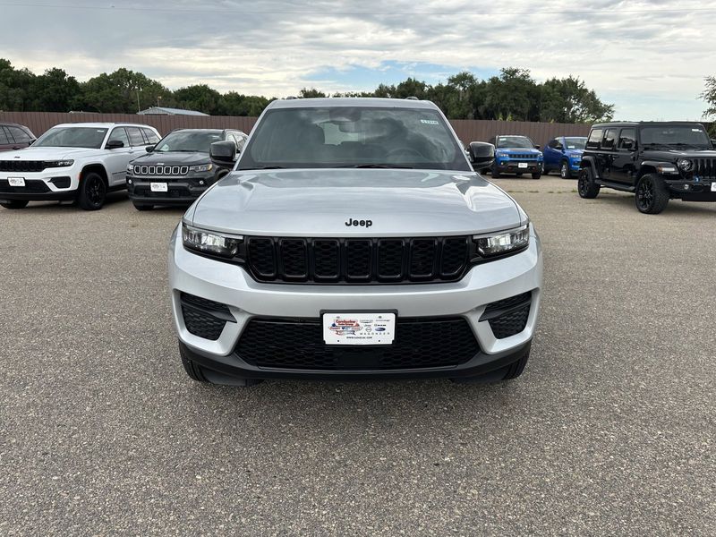 2024 Jeep Grand Cherokee Altitude X 4x4Image 3