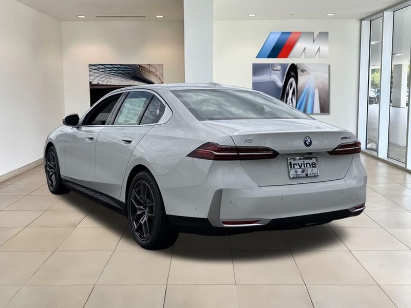 2025 BMW i5 eDrive40Image 8