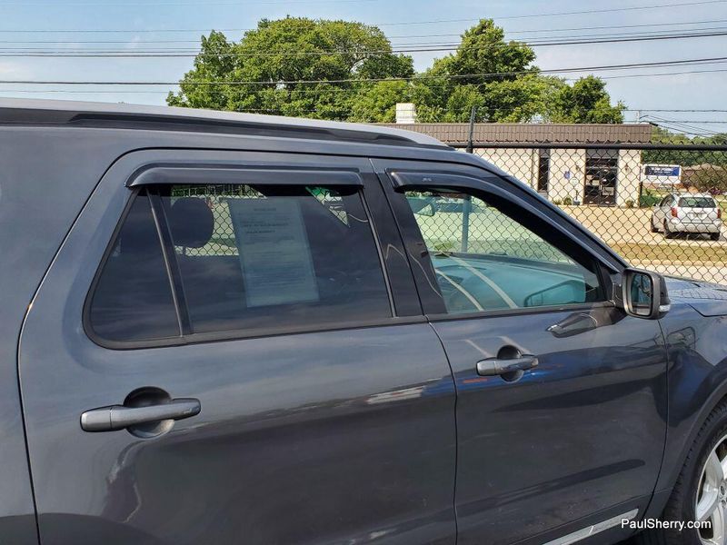 Used 2017 Ford Explorer XLTImage 8