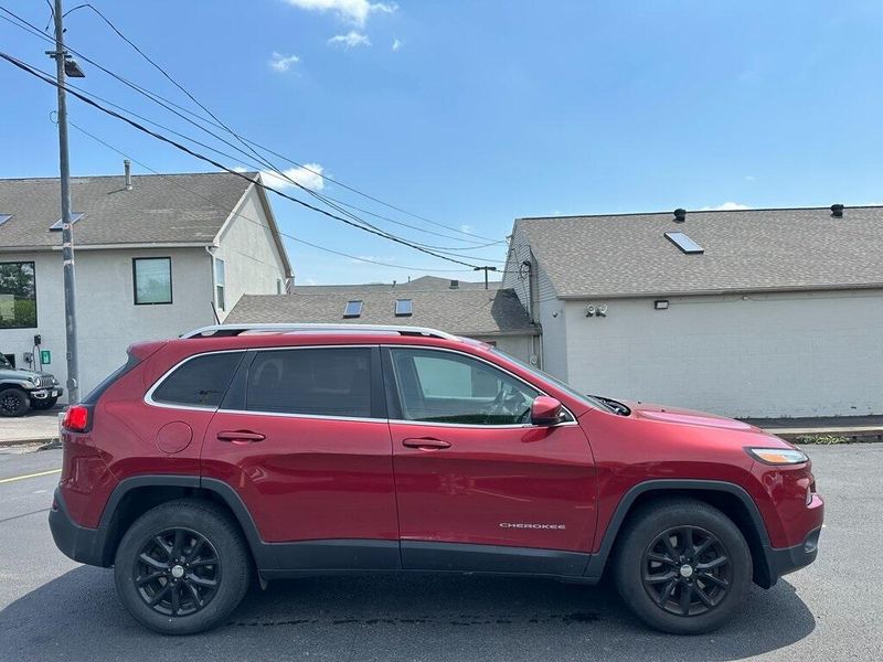 2017 Jeep Cherokee LatitudeImage 10