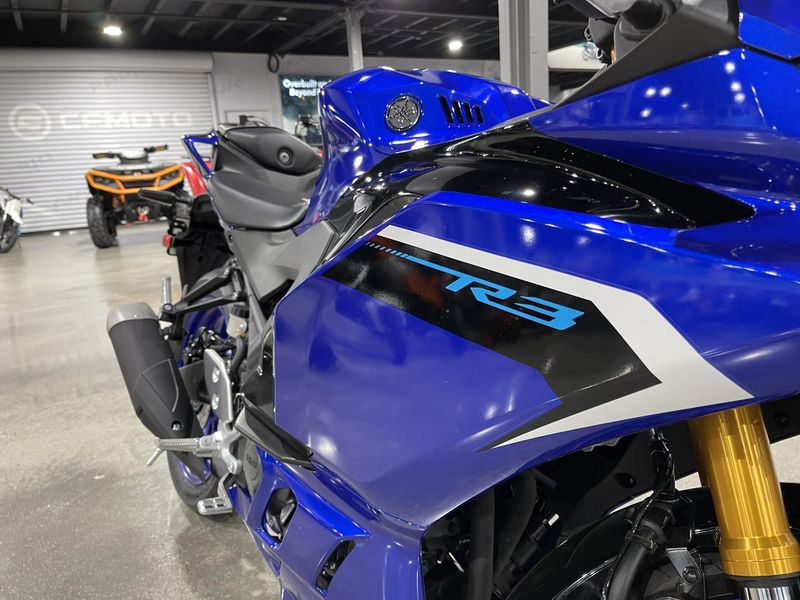 2025 Yamaha YZF-R3 ABS Image 9