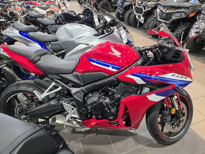 2025 Honda CBR650R ECLUTCH GRAND PRIX RED Image 2