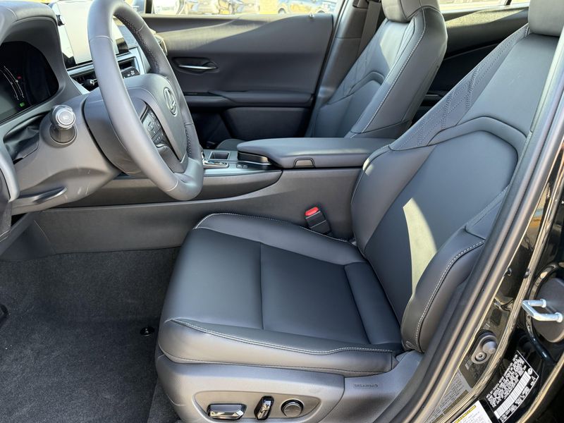 New 2026 Lexus UX 300hImage 18