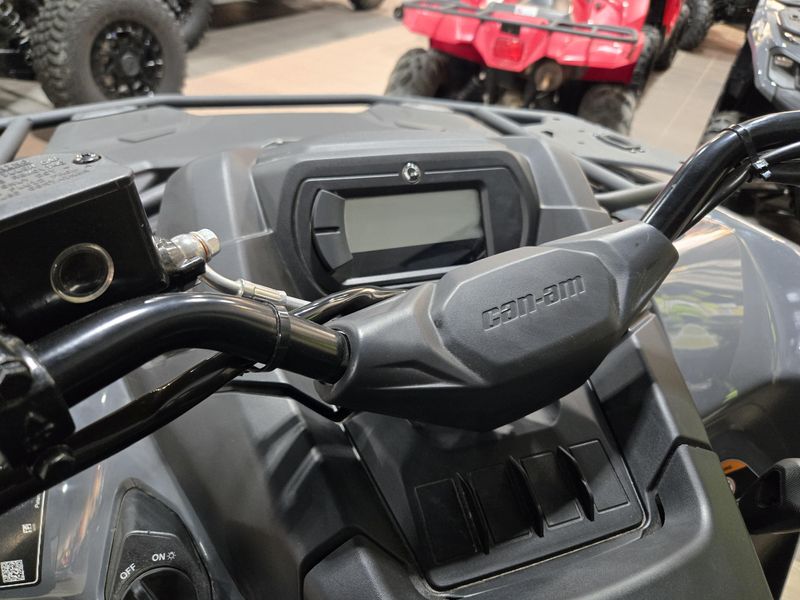 2025 Can-Am OUTLANDER 700 GRANITE GRAY Image 12