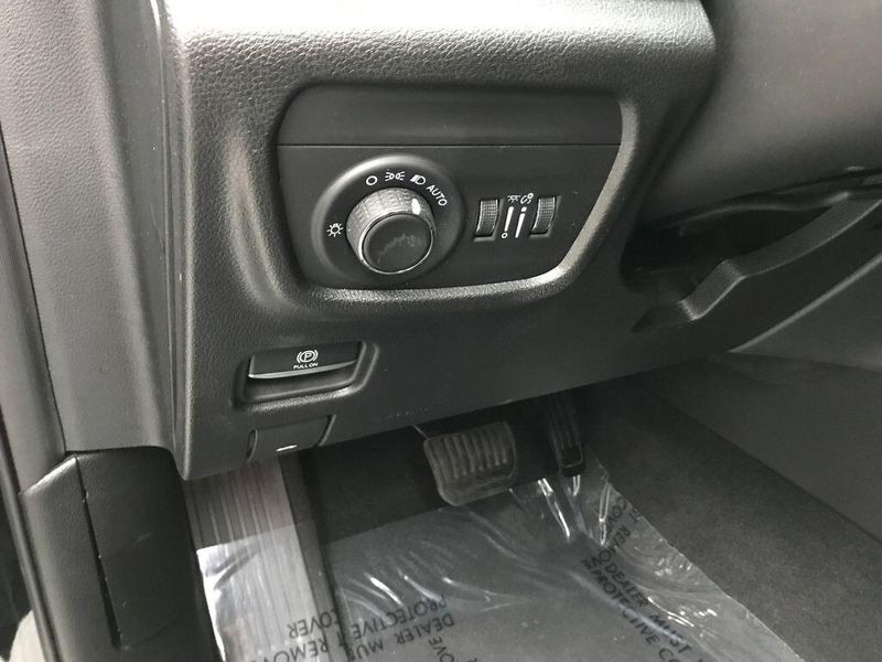 Used 2023 Jeep Grand Cherokee L AltitudeImage 4