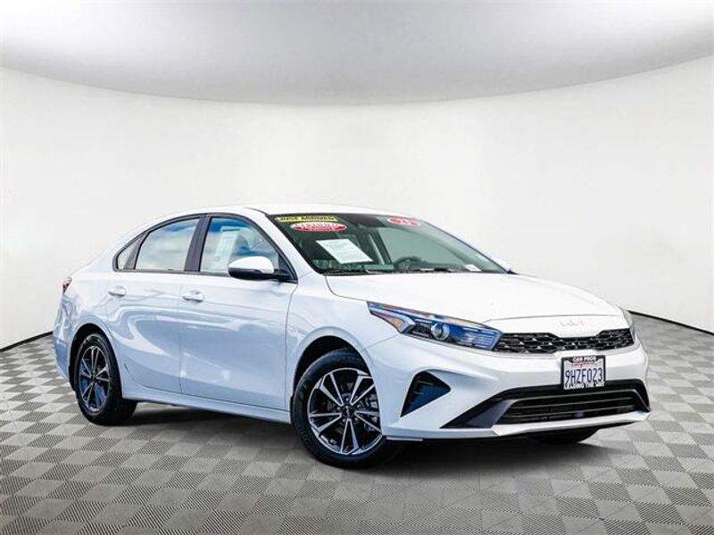 2023 Kia Forte LXSImage 2