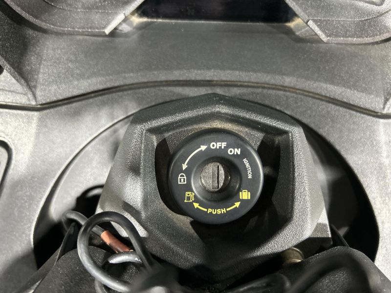 2018 Can-Am SPYDER RT-SE6  in a GREY exterior color. Del Amo Motorsports of Redondo Beach (424) 390-7811 delamomotorsports.com 