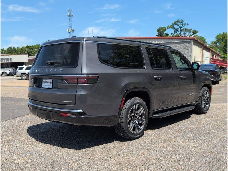 2024 Jeep Wagoneer L Series IIImage 5