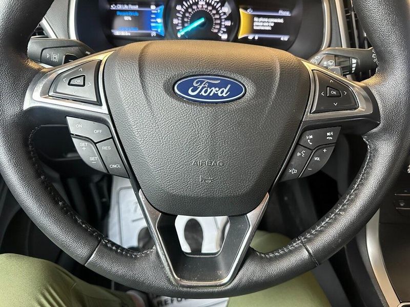 2020 Ford Edge SELImage 3