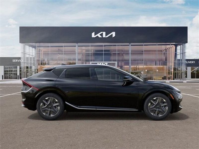 2025 Kia EV6 LightImage 7