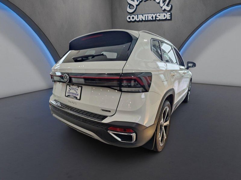 Used 2025 Volkswagen Taos SEL AWD w/Sunroof/NavImage 11