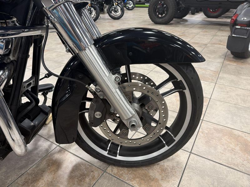 Used 2016 Harley-Davidson STREET GLIDE Image 19