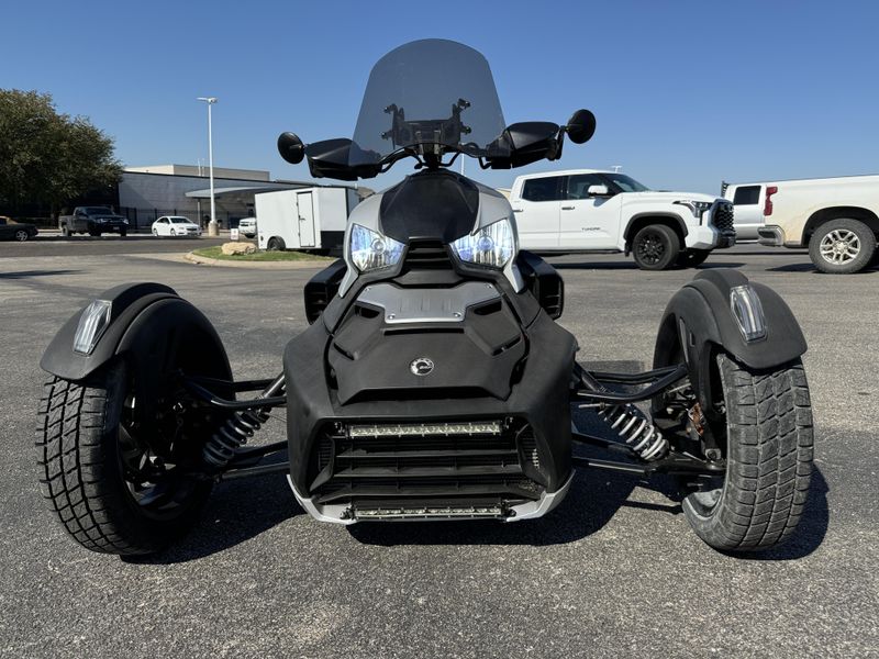 2020 Can-Am RYKER RALLY 900 ACE BLACK SILVERImage 2