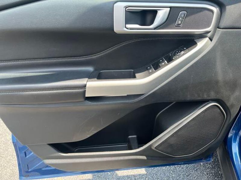 2022 Ford Explorer XLT photo 11