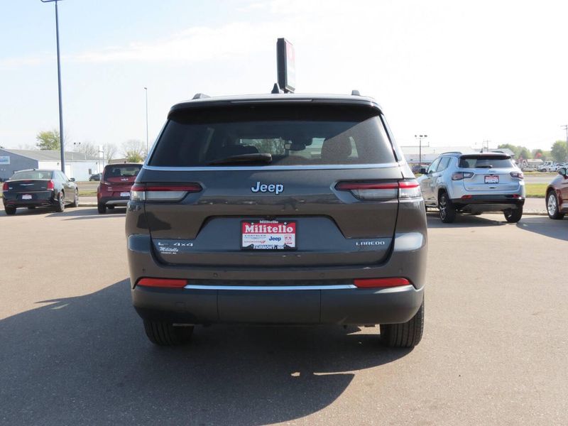 Used 2022 Jeep Grand Cherokee L Laredo 4x4 4dr SUVImage 3