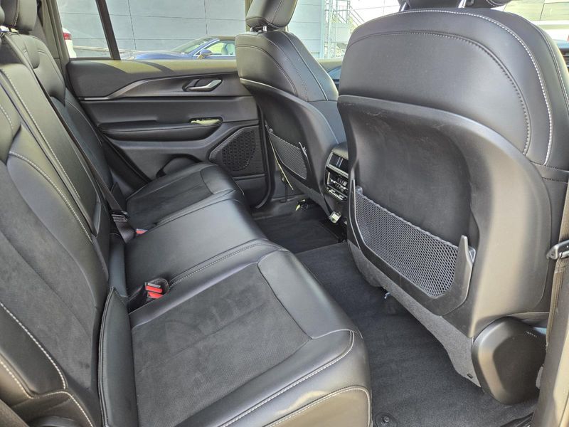Used 2025 Jeep Grand Cherokee Altitude X 4x2