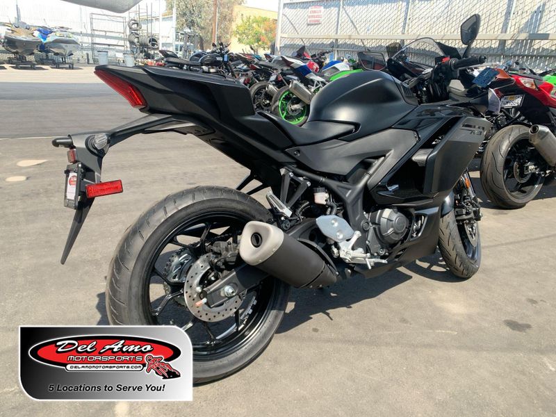 New 2025 Yamaha YZF-R3 ABS Image 1