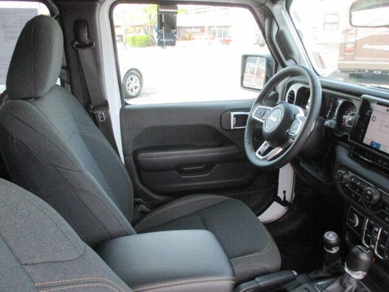 Used 2025 Jeep Wrangler SaharaImage 26