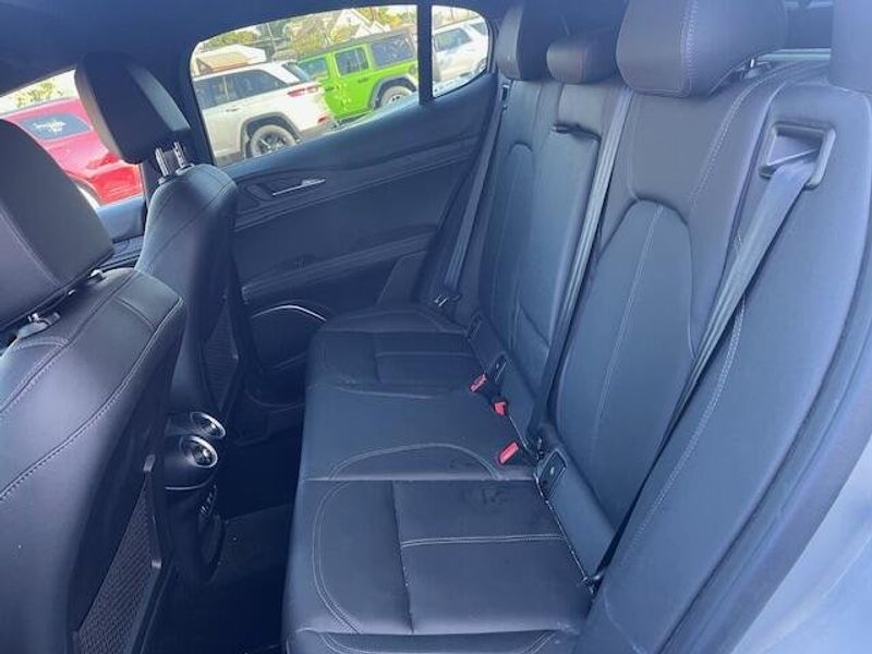 Used 2022 Alfa Romeo Stelvio Image 11