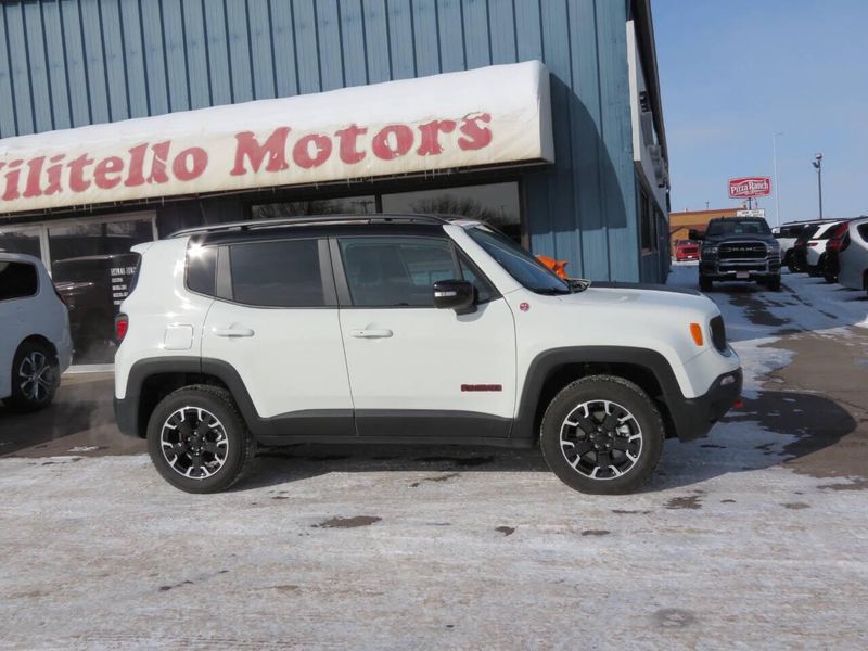 2023 Jeep Renegade Trailhawk 4x4 4dr SUVImage 1