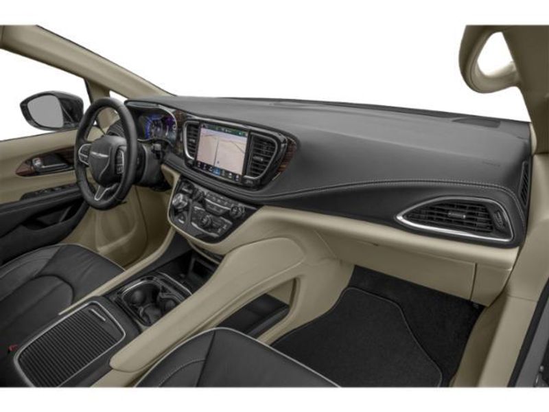 2024 Chrysler Pacifica Pinnacle photo 15