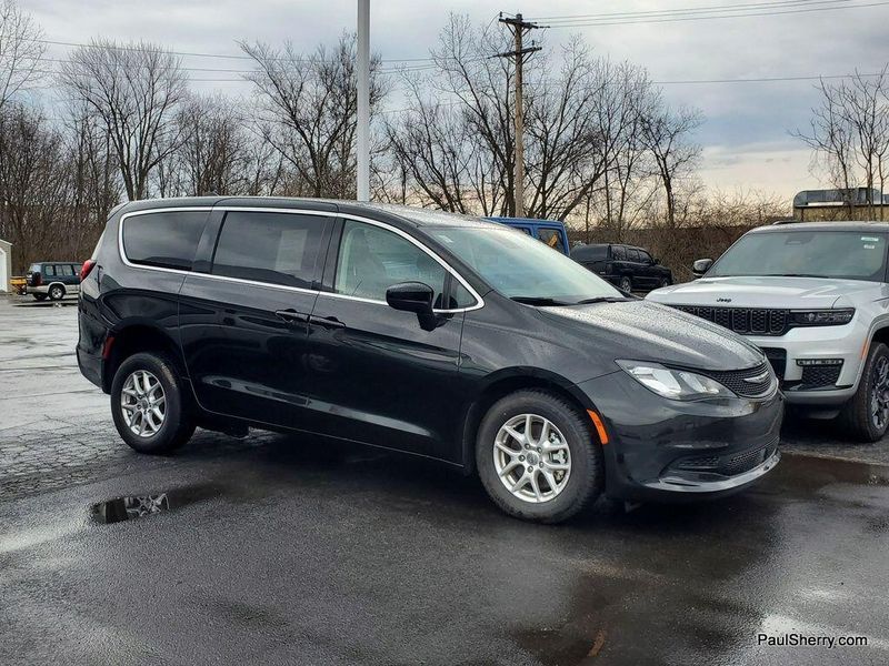 2024 Chrysler Voyager LXImage 9