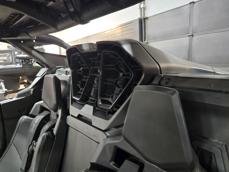 2025 Can-Am MAVERICK R X RS 999T DCT TRIPLE BLACK Image 22