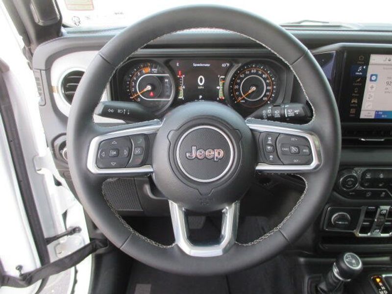 Used 2025 Jeep Wrangler SaharaImage 19