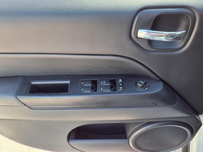 2015 Jeep Patriot Sport photo 16