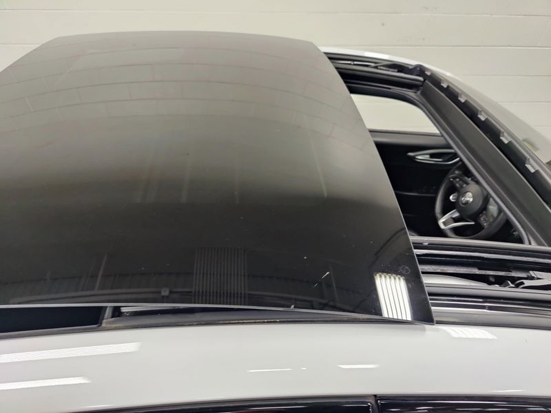 Used 2024 Alfa Romeo Giulia Ti AWD w/Sunroof/NavImage 6