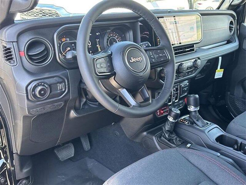 New 2025 Jeep Wrangler 4-door RubiconImage 15
