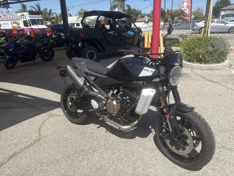 New 2025 Husqvarna SVARTPILEN 801 Image 10