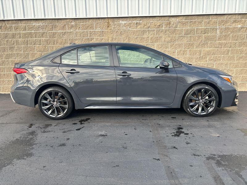 2024 Toyota Corolla SE photo 2