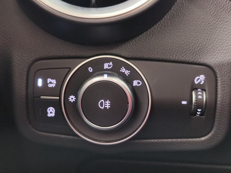 Used 2022 Alfa Romeo Stelvio Ti AWD w/Sunroof & NavImage 30