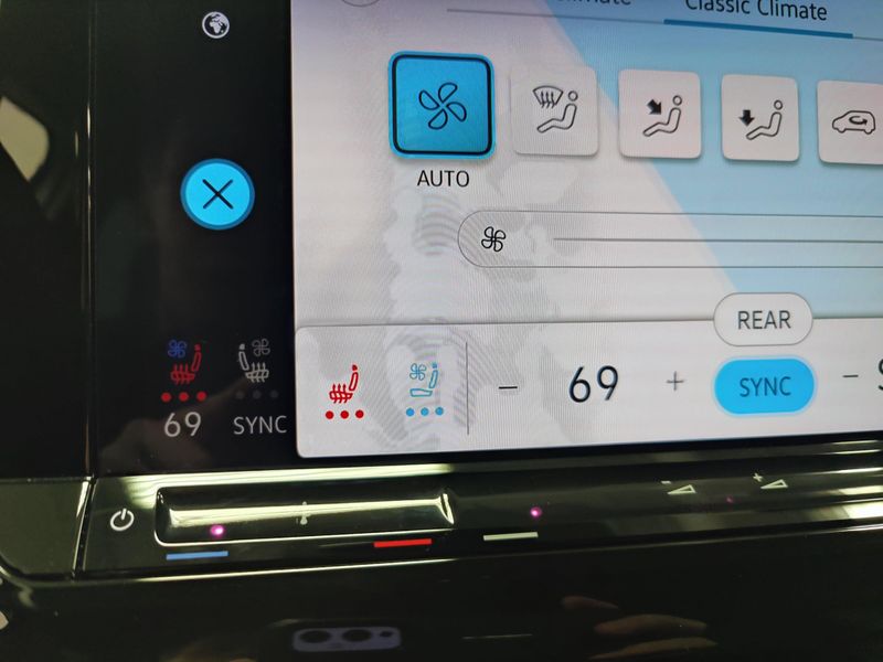 Used 2025 Volkswagen Atlas SE AWD w/TechnologyImage 20