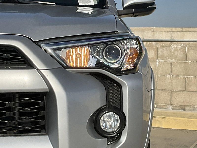 2018 Toyota 4Runner SR5Image 8