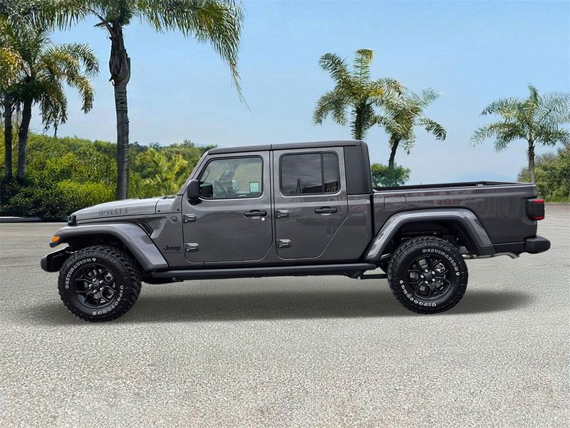 2025 Jeep Gladiator Willys photo 2