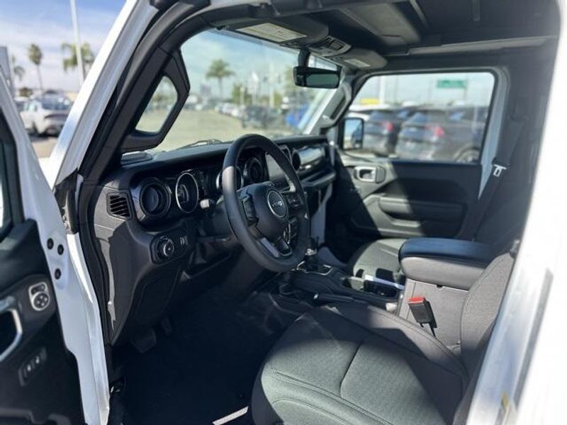 Used 2023 Jeep Wrangler SportImage 9