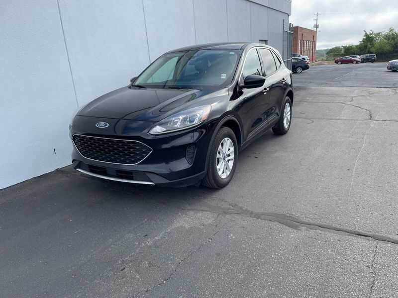 2020 Ford Escape SE photo 2