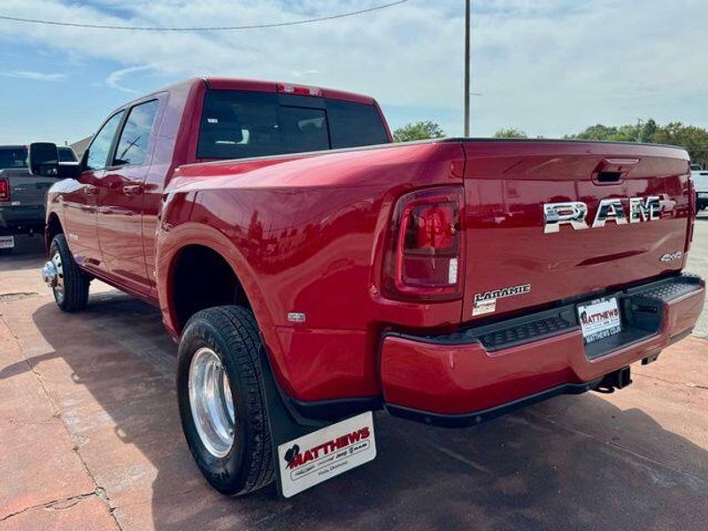 New 2027 RAM 3500 LaramieImage 8