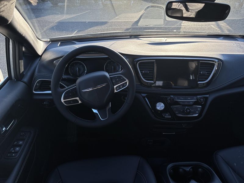 New 2026 Chrysler Pacifica SelectImage 20