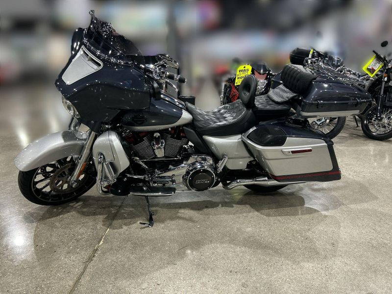 Used 2019 Harley-Davidson CVO STREET GLIDE Image 24